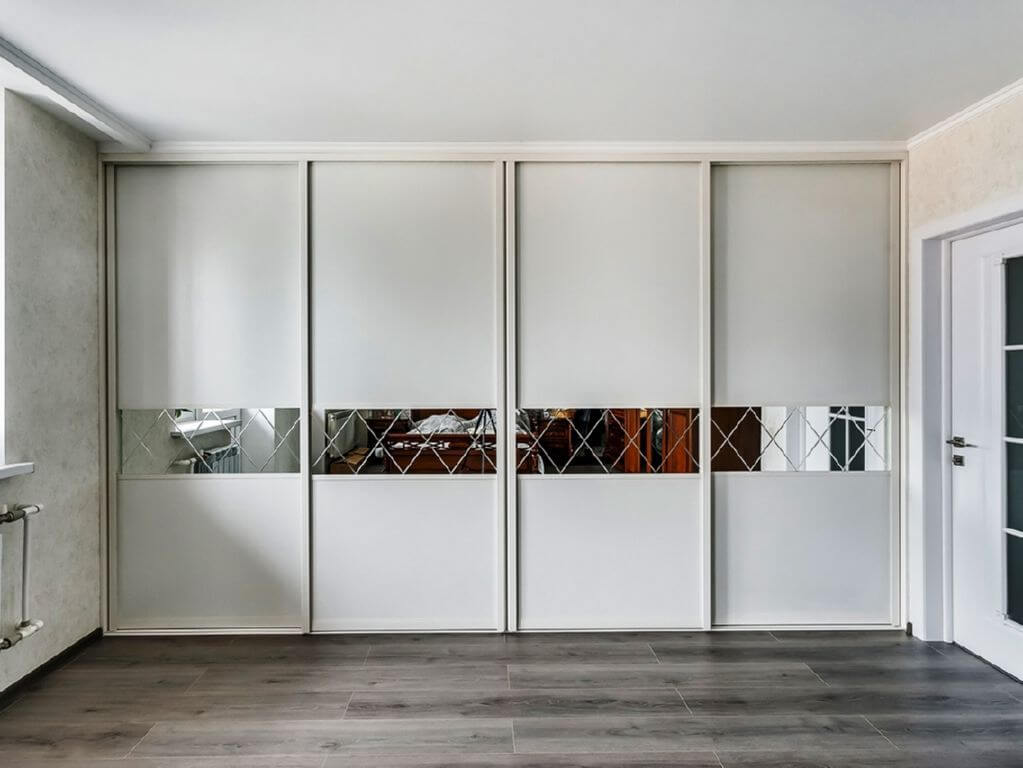 /Белый встроенный шкаф-купе №161 с зеркальными вставками